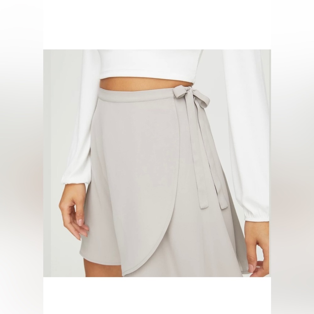 Sunday Best Ariel Skirt Size 6.  Great condition.  Taupe.  From Aritzia. - Picture 3 of 7